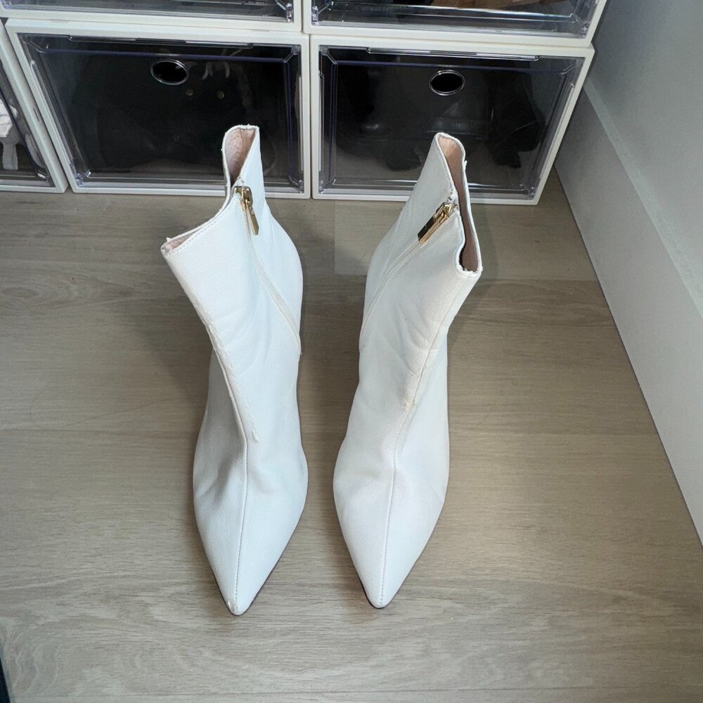 Raye White Pointed Toe Leather Ankle Boots – Women’s Size 10